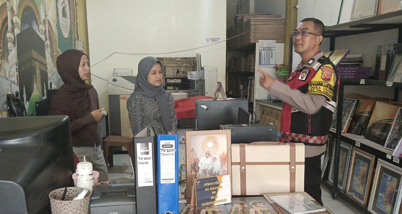 Bhabinkamtibmas Polsek Telagasari Sambangi Warga dan Himbau Waspada Gukamtibmas