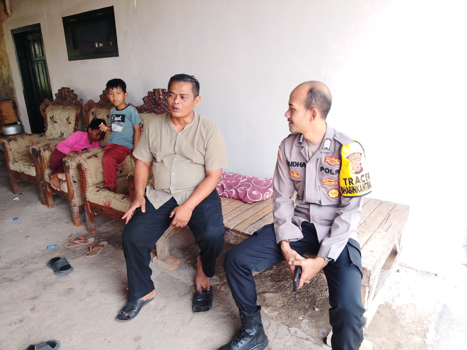 Waspada TPPO, Bhabinkamtibmas Polsek Telagasari Sampaikan Imbauan kepada Warga Desa Ciwulan