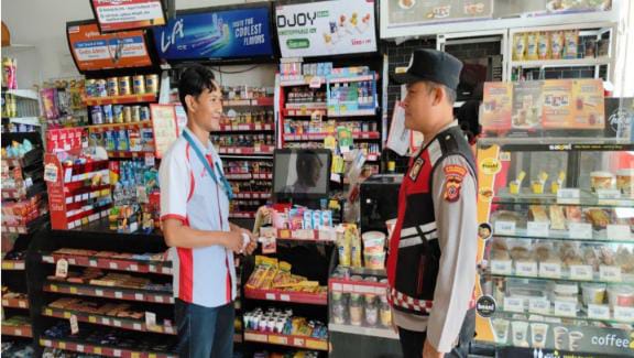 Giat Patroli Perekat Supermarket Alfamart Gempol Guna Antisipasi Kejahatan