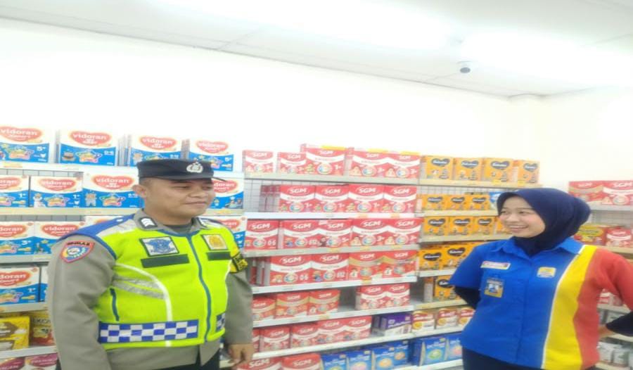 Giat Patroli Perekat Supermarket Indomaret Gempol Guna Antisipasi Kejahatan