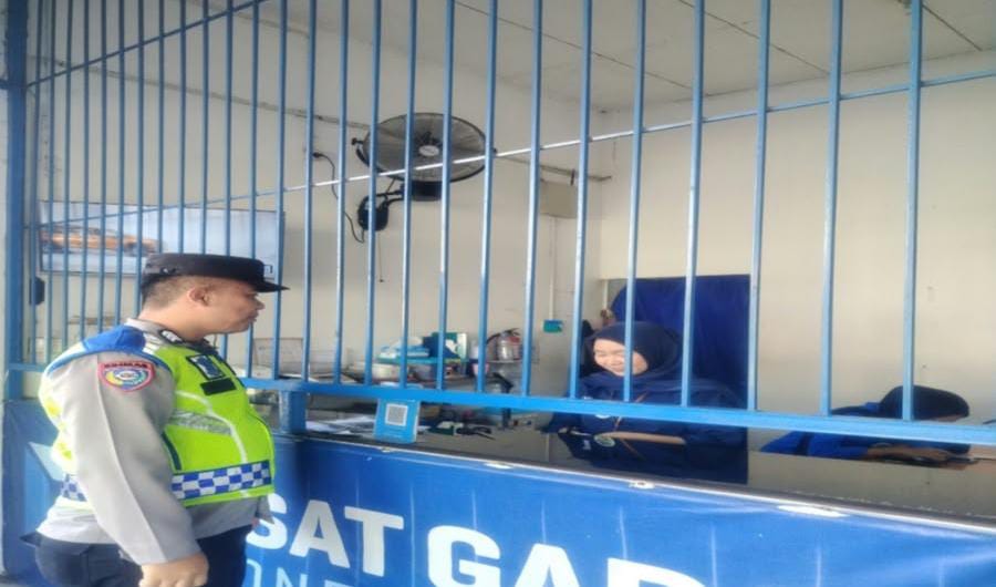 Kunjungi Pusat Gadai Gempol Patroli Prekat Polsek Banyusari di Siang Hari