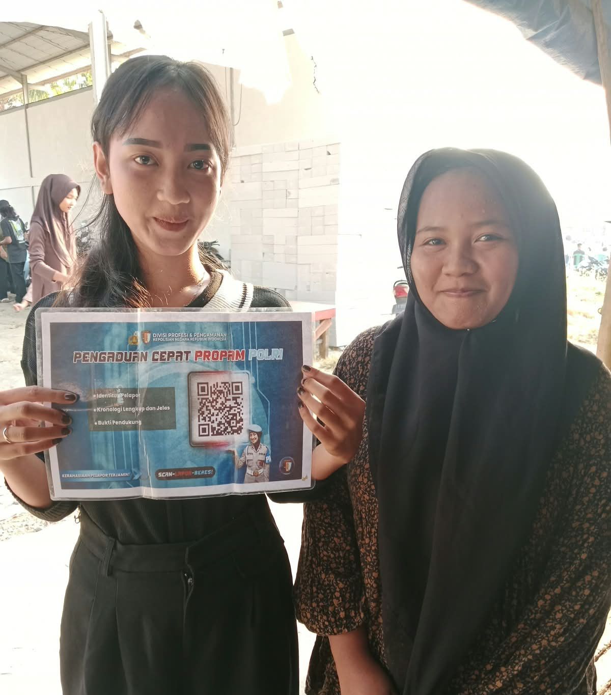 Polsek Banyusari Melaksanakan Giat Sosialisasi QR Barcode ke Masyarakat Pengaduan ke Divisi Propam Polri Bidpropam Polda Jabar