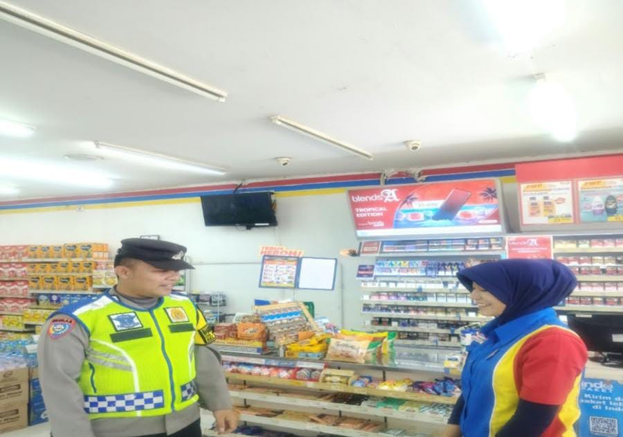 Giat Patroli Perekat Supermarket Indomaret Gempol Guna Antisipasi Kejahatan
