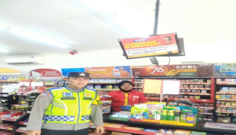 Giat Patroli Perekat Supermarket Alfamart Gempol Guna Antisipasi Kejahatan