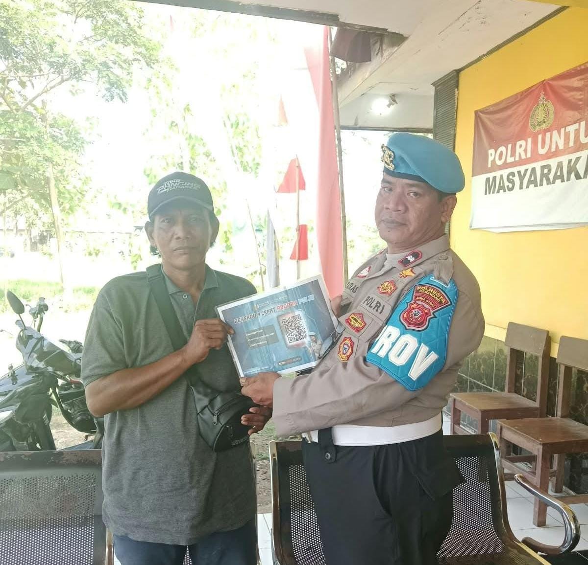 Polsek Banyusari Melaksanakan Giat Sosialisasi QR Barcode ke Masyarakat Pengaduan ke Divisi Propam Polri Bidpropam Polda Jabar