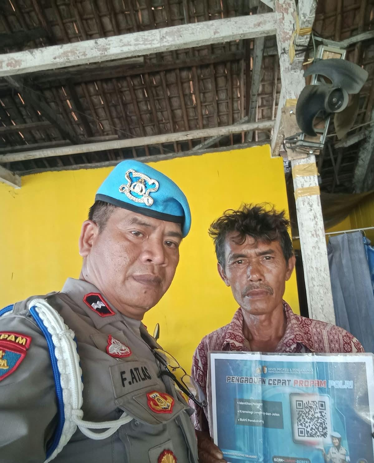 Polsek Banyusari Melaksanakan Giat Sosialisasi QR Barcode ke Masyarakat Pengaduan ke Divisi Propam Polri Bidpropam Polda Jabar