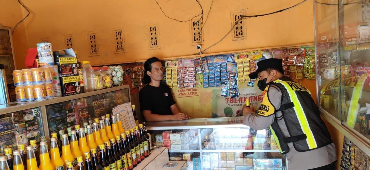 Prekat Polsek Banyusari Gelar Razia Miras Demi Ciptakan Situasi Kamtibmas Kondusif