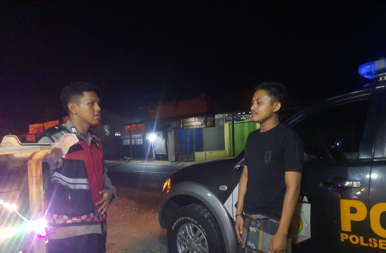 Jaga Kondusivitas Lingkungan, Bhabinkamtibmas Polsek Telagasari Gencar Lakukan Patroli Malam