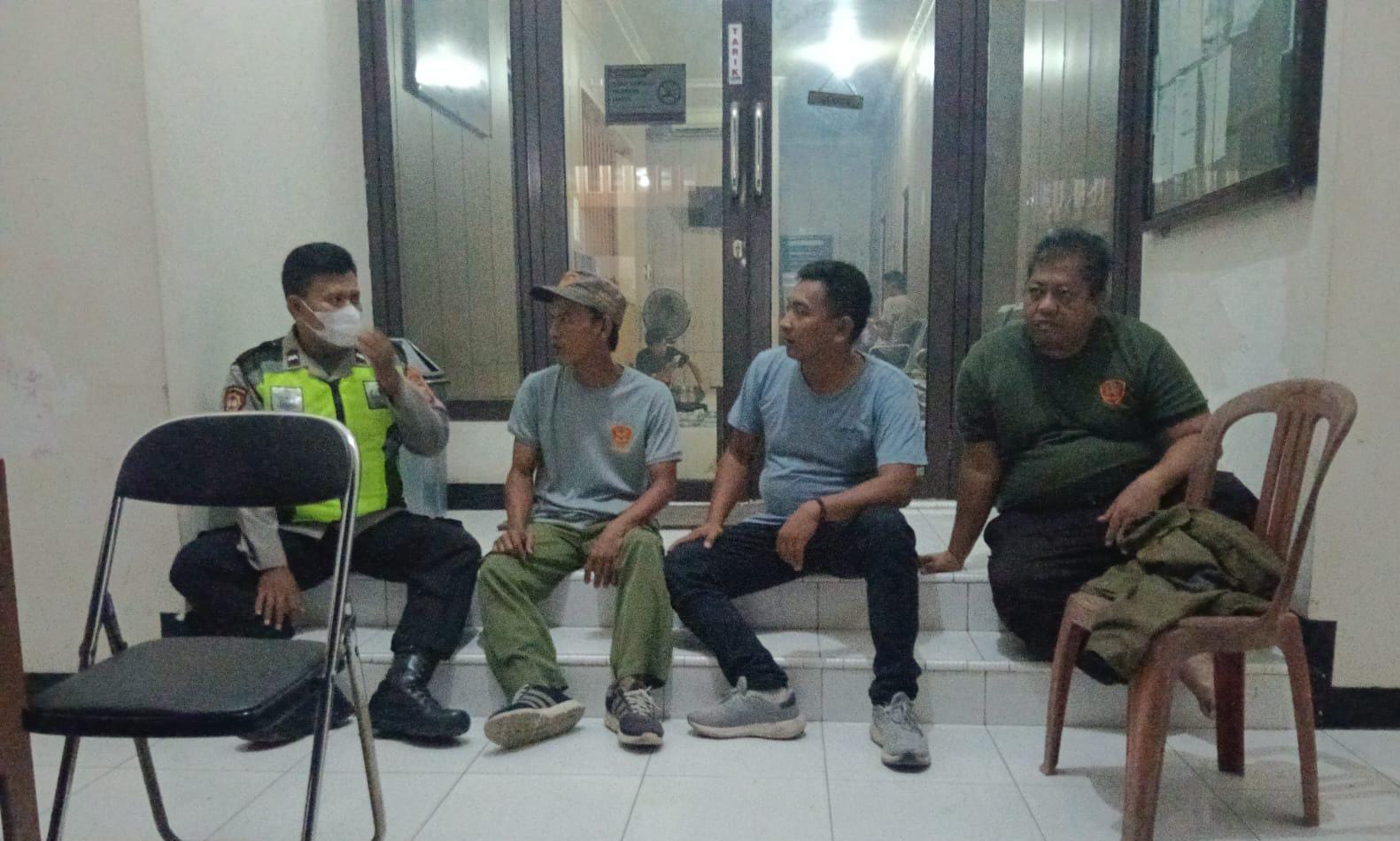 Bhabinkamtibmas Polsek Telagasari Lakukan Ronda Bersama Warga Antisipasi C3