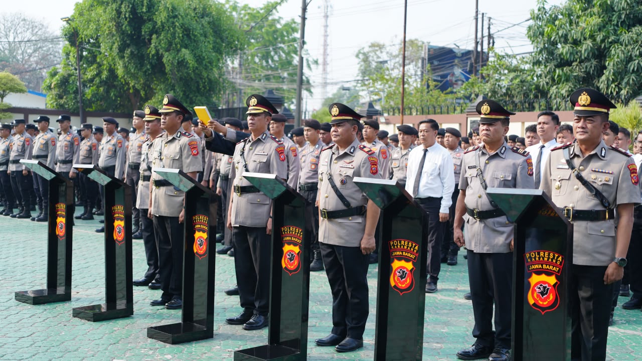 Polresta Karawang Gelar Sertijab Kapolsek Jajaran, Kombes Pol Mario Prahatinto Tegaskan Penguatan Pelayanan Publik