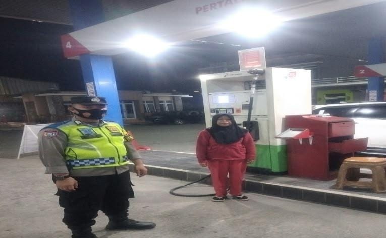 Kunjungi SPBU Gempol Patroli Prekat Polsek Banyusari di Siang Hari