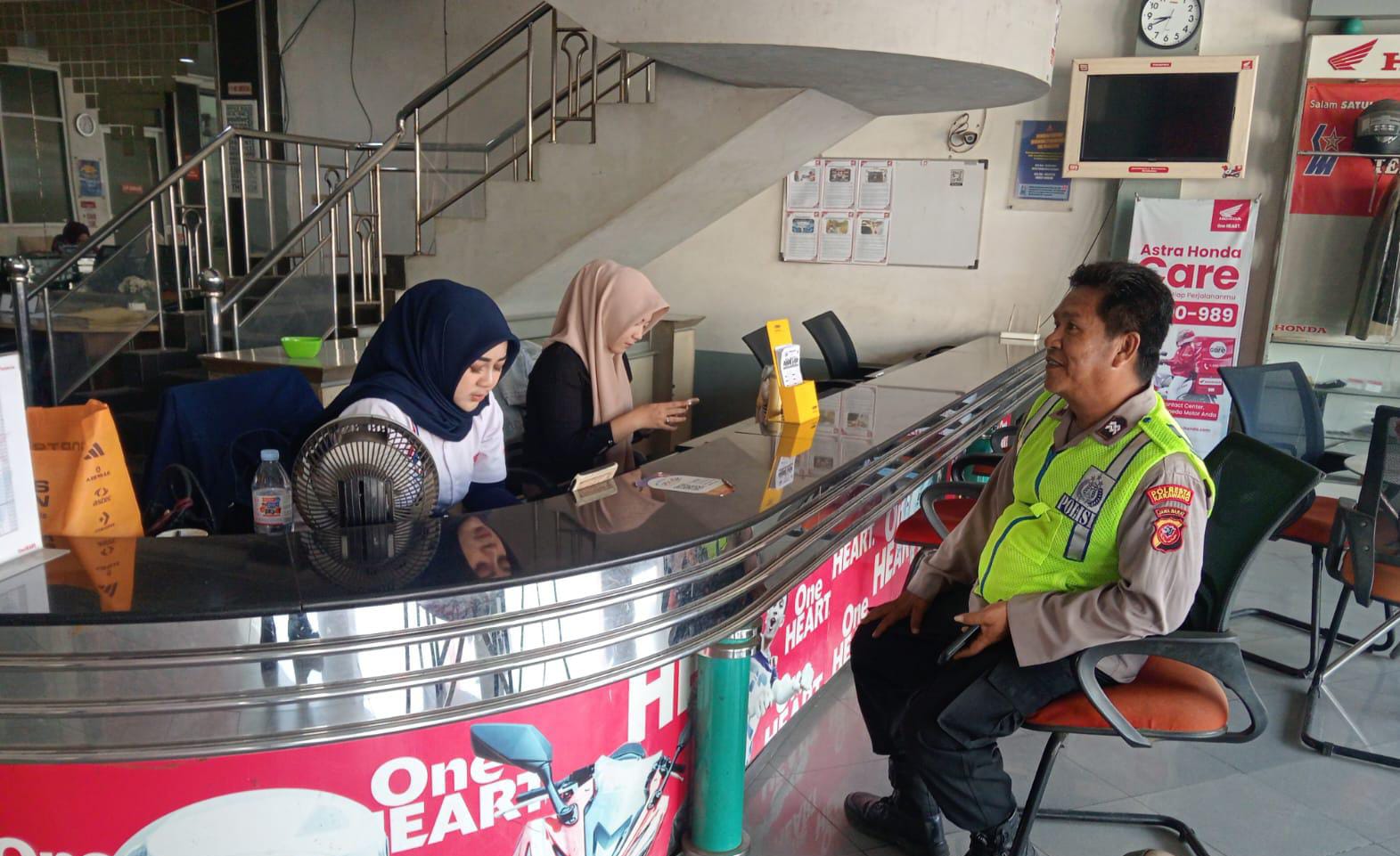 Bhabinkamtibmas Telagasari Ingatkan Warga Bahaya TPPO