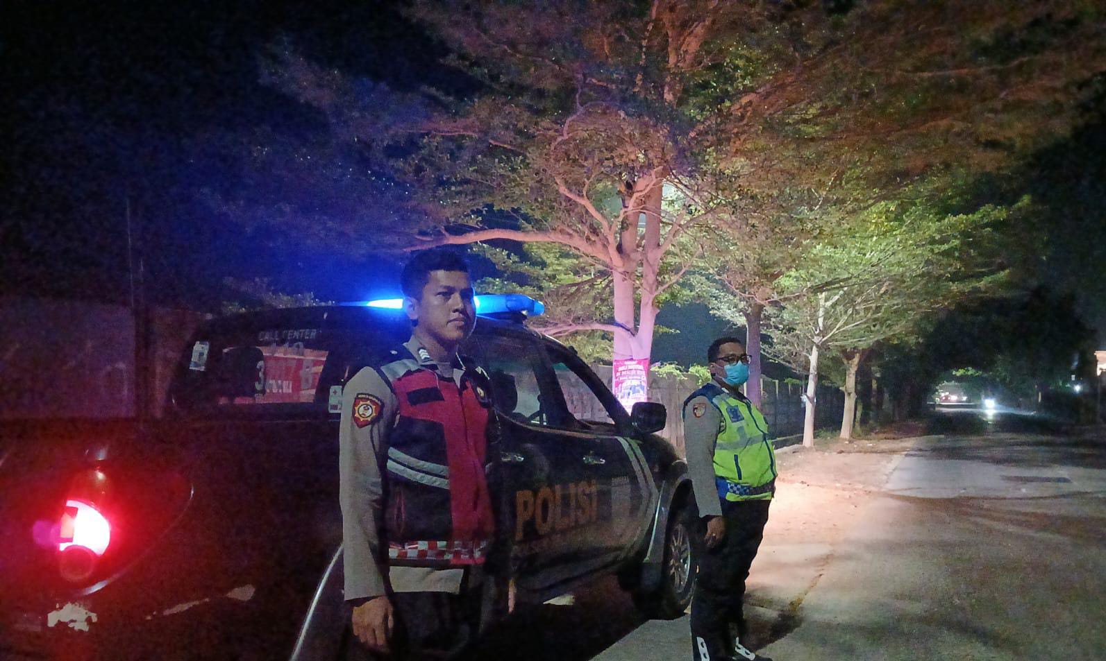 Jaga Kondusivitas Lingkungan, Bhabinkamtibmas Polsek Telagasari Gencar Lakukan Patroli Malam