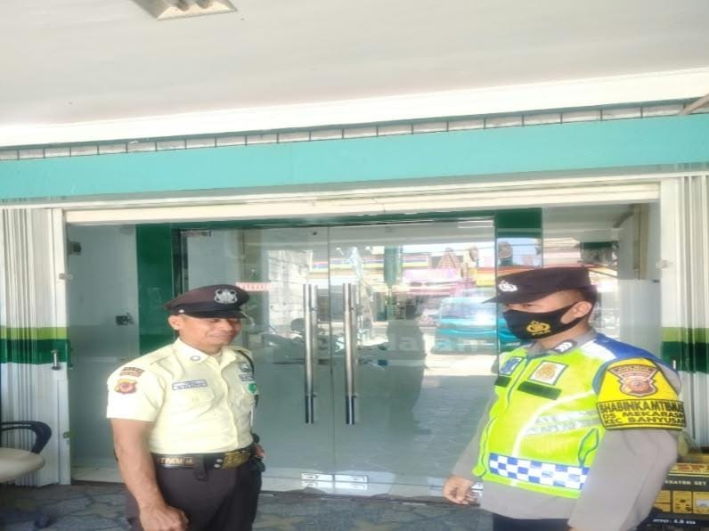 Kunjungi Pegadaian Gempol Patroli Prekat Polsek Banyusari di Siang Hari