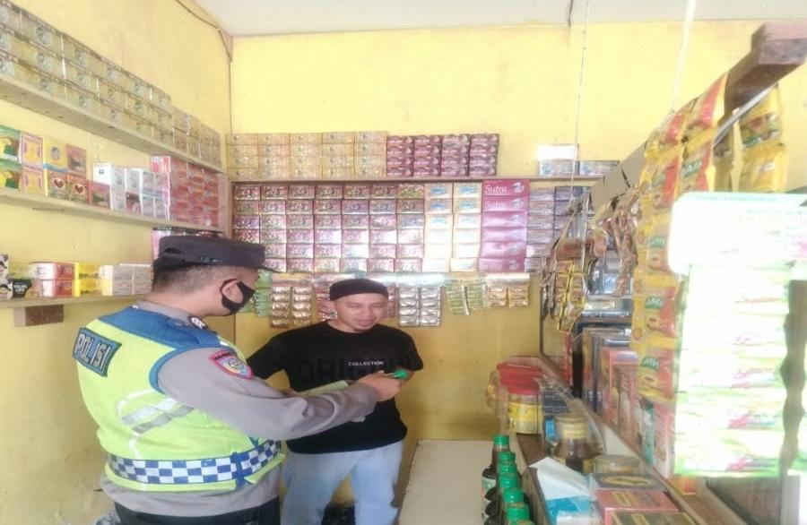 Prekat Polsek Banyusari Gelar Razia Miras Demi Ciptakan Situasi Kamtibmas Kondusif