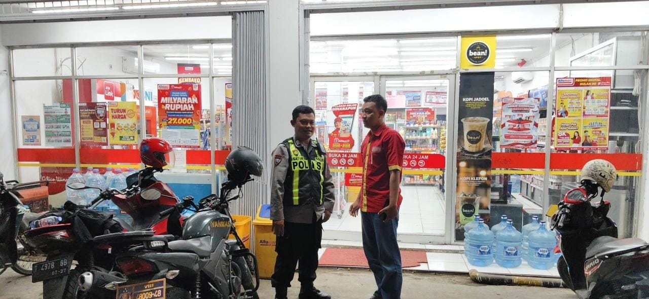 Giat Patroli Perekat Supermarket Alfamart Gempol Guna Antisipasi Kejahatan