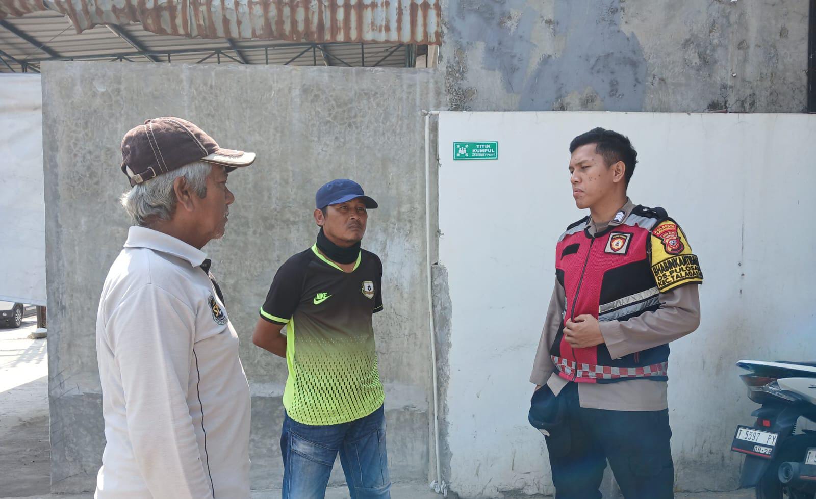 Cegah Aksi Premanisme, Personil Polsek Telagasari Sebar Himbauan Saat Patroli
