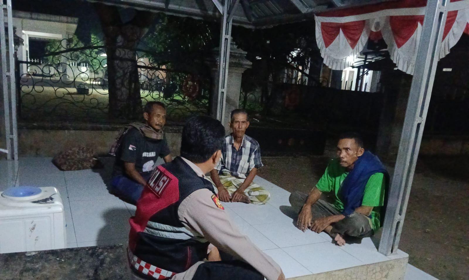 Jaga Kondusifitas Lingkungan, Bhabinkamtibmas Polsek Telagasari Laksanakan Siskamling Antisipasi C3
