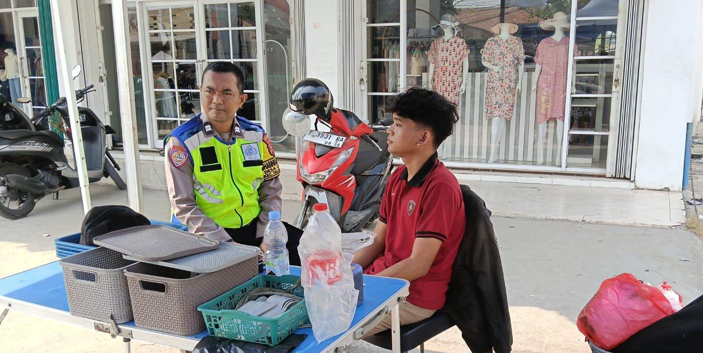 Sebar Himbauan Kamtibmas, Bhabinkamtibmas Polsek Telagasari Pastikan Lingkungan Bebas Gukamtibmas