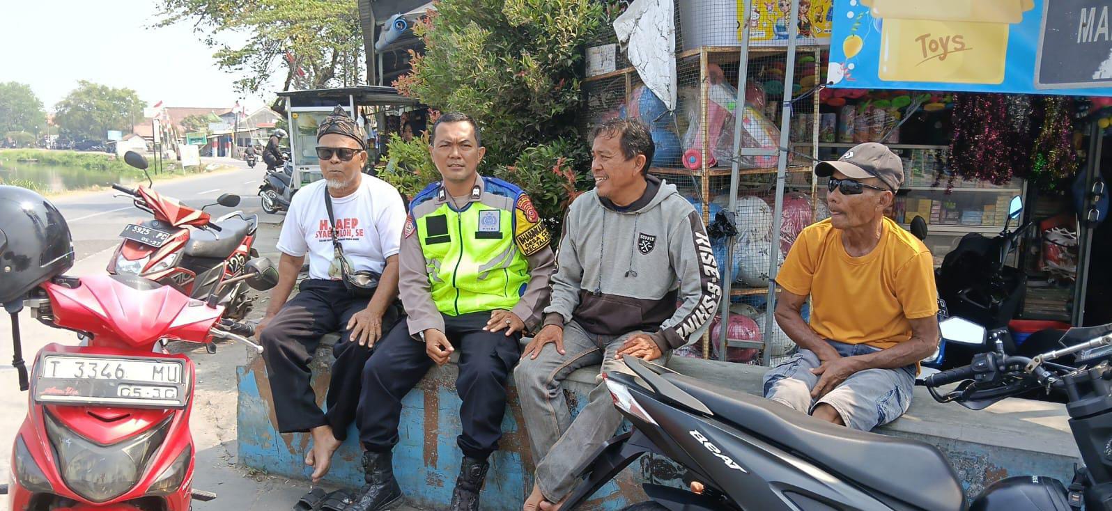 Bhabinkamtibmas Polsek Telagasari Beri Warga Penyuluhan Cegah Kenakalan Remaja