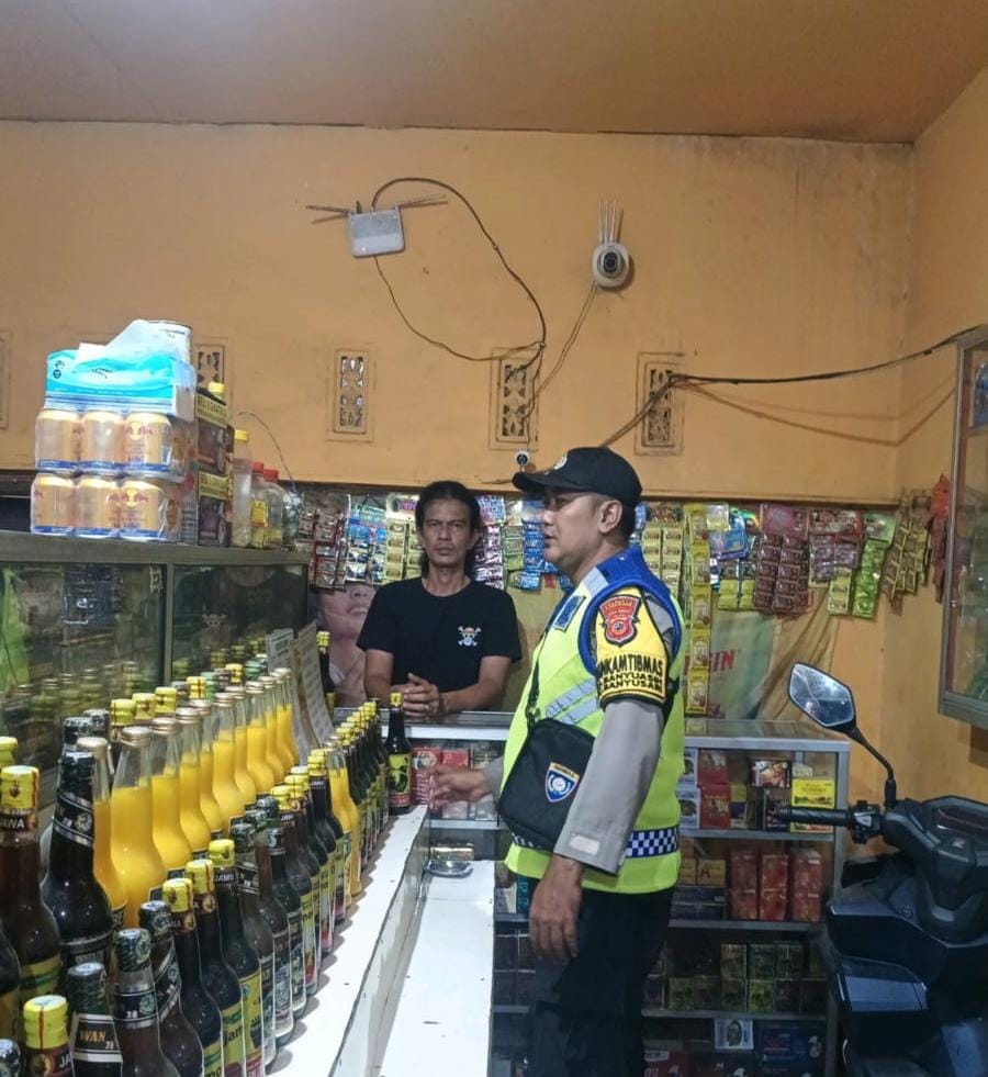 Prekat Polsek Banyusari Gelar Razia Miras Demi Ciptakan Situasi Kamtibmas Kondusif