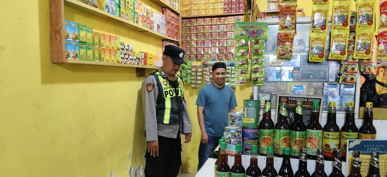Prekat Polsek Banyusari Gelar Razia Miras Demi Ciptakan Situasi Kamtibmas Kondusif