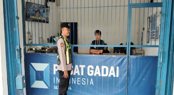 Kunjungi Pusat Gadai Gempol Patroli Prekat Polsek Banyusari di Siang Hari