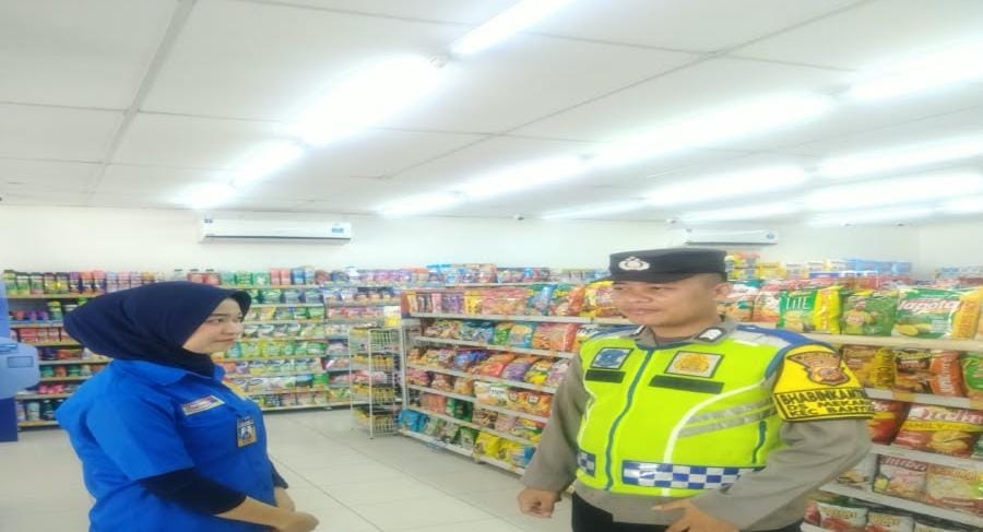 Giat Patroli Perekat Supermarket Indomaret Gempol Guna Antisipasi Kejahatan