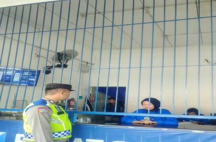 Kunjungi Pusat Gadai Gempol Patroli Prekat Polsek Banyusari di Siang Hari