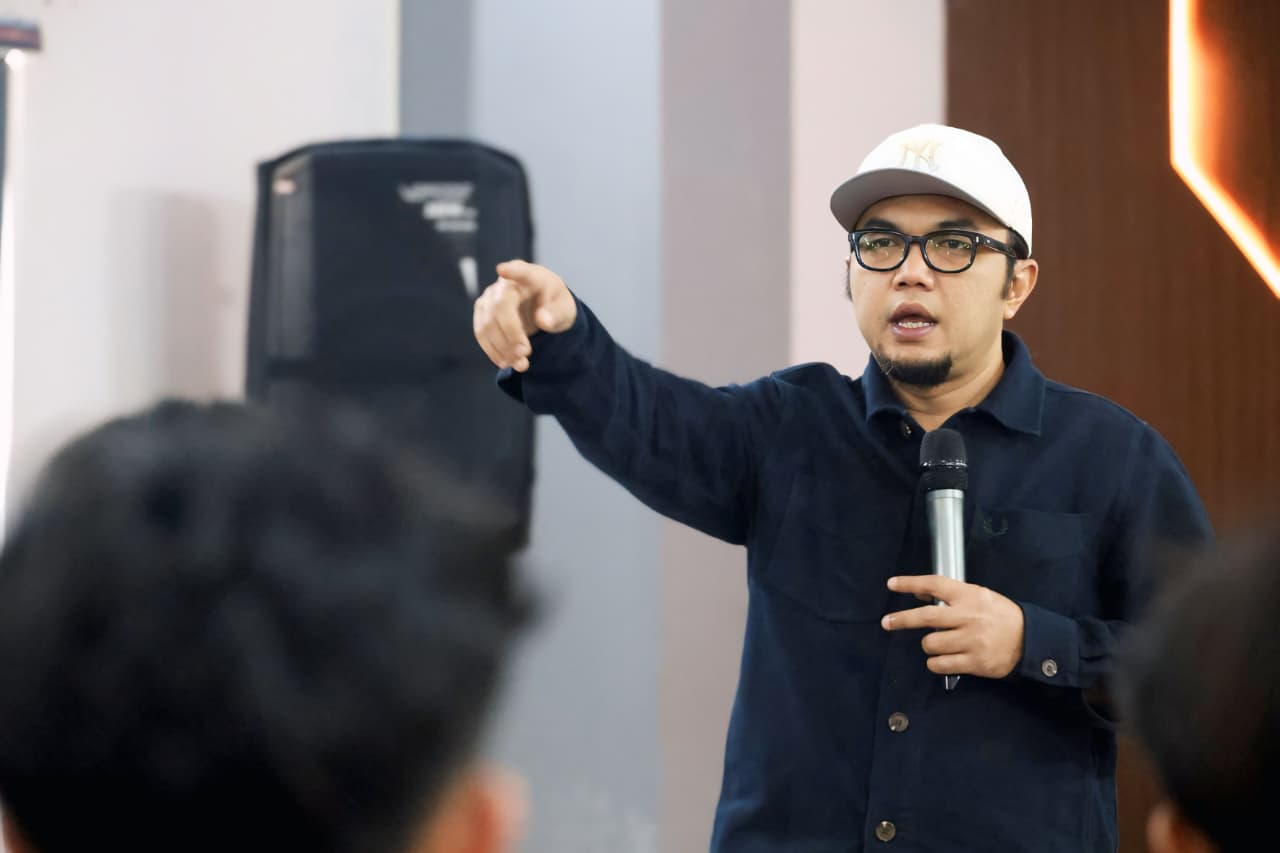 Acep Jamaludin Bekali Mahasiswa Baru FISIP Unjani dengan Kemampuan Analisis Sosial