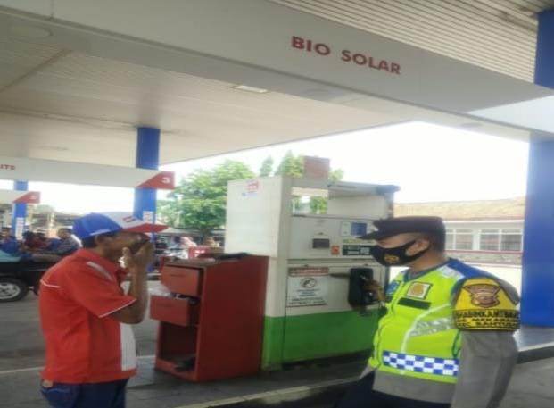 Kunjungi SPBU Gempol Patroli Prekat Polsek Banyusari di Siang Hari