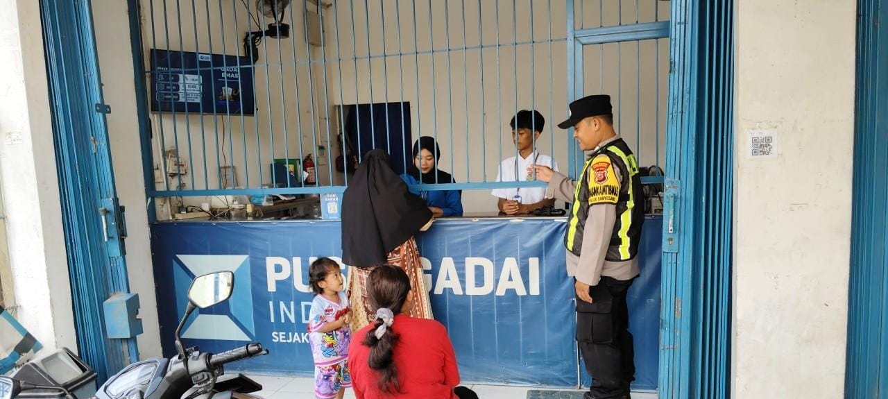 Kunjungi Pusat Gadai Gempol Patroli Prekat Polsek Banyusari di Siang Hari