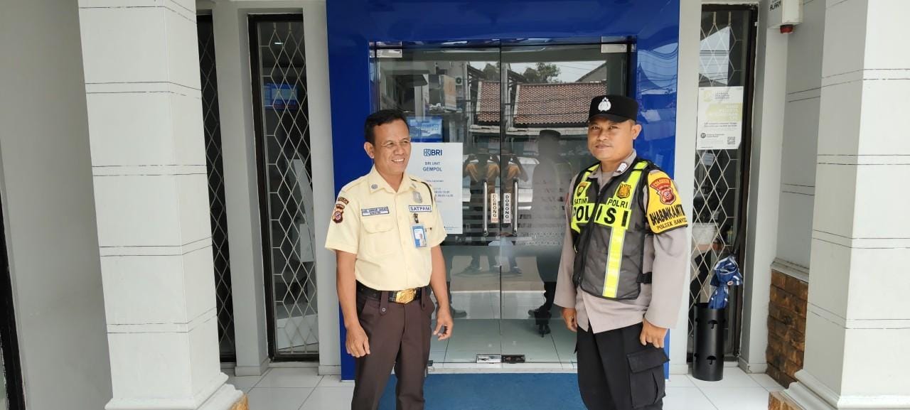 Kunjungi BRI Gempol Patroli Prekat Polsek Banyusari di Siang Hari