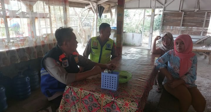 Waspada TPPO, Polsek Telukjambe Barat Himbau Warga Saat Desa Wanajaya