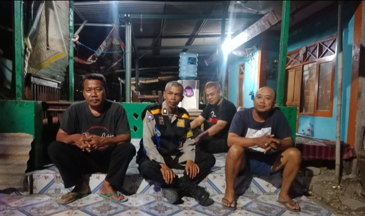Personel Polsek Klari Patroli Sapa Warga, Sambangi Poskamling Dusun Duren ‎