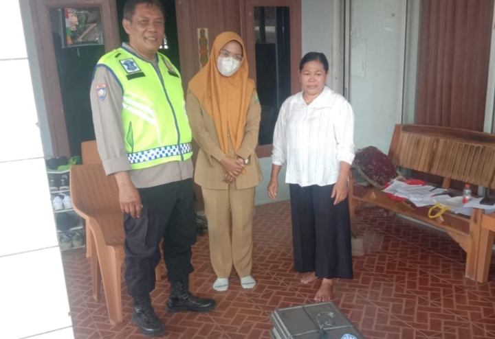 Polsek Telukjambe Barat Gelar Patroli Sambang Warga, Sampaikan Imbauan Kamtibmas
