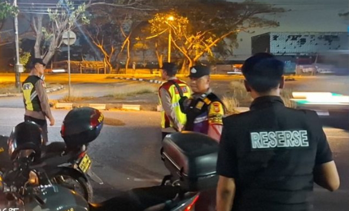 Personel Gabungan Piket Fungsi Polsek Klari Lakukan Patroli Antisipasi Tawuran dan 3C