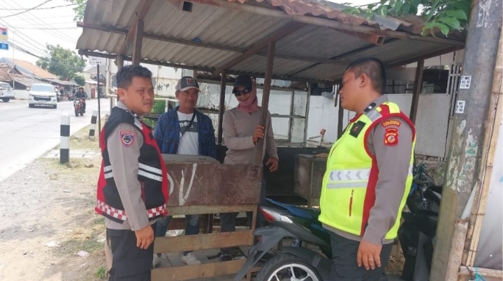 Polsek Telukjambe Barat Himbau Warga Baregbeg, Waspada Karhutla di Musim Kemarau