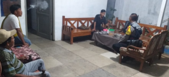 Bhabinkamtibmas Polsek Jatisari Patroli Malam, Silaturahmi Kamtibmas Kunjungi Tokoh Masyarakat