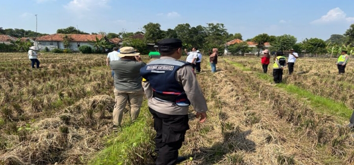 Bhabinkamtibmas Polsek Jatisari Monitoring Kegiatan Uji Coba Mesin Pertanian dari Kementerian Pertanian