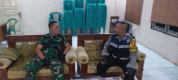 Sinergitas TNI-Polri Jatisari, Bahas Kamtibmas Desa Binaan di Desa Barugbug