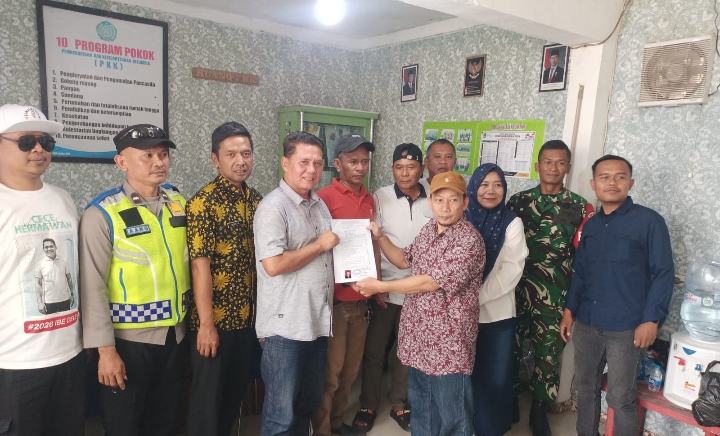 Sinergitas TNI-POLRI, Personil Polsek Klari Monitoring dan Pengamanan Tahapan Pendaftaran Calon Kepala Desa Curug