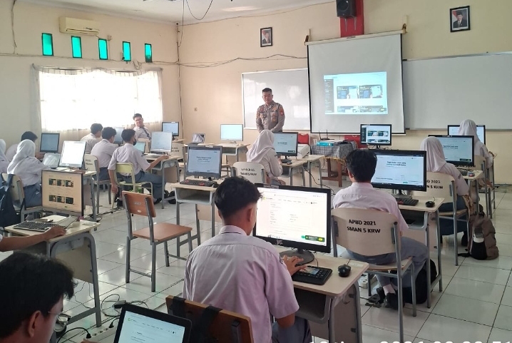 Polresta Karawang Hadir, Mengabdi, dan Mencerdaskan Generasi Muda di Era Digital