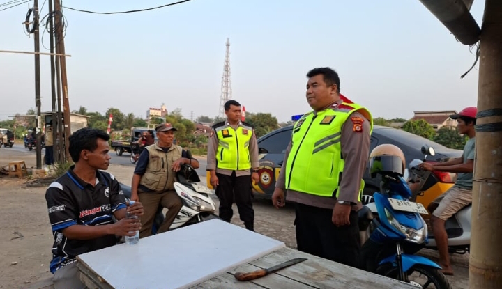 Polsek Telukjambe Barat Patroli Siang, Sapa Warga Badami