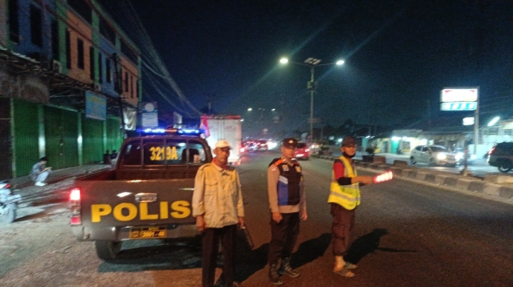 Polsek Klari Pastikan Pertigaan Kopel Aman dan Kondusif, Laksanakan Patroli KRYD Malam