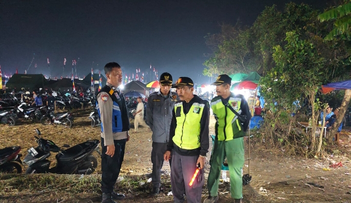 Bhabinkamtibmas Polsek Klari Bersama Linmas Desa Belendung Amankan Kegiatan Perkemahan