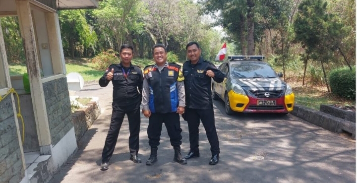 Jaga Kamtibmas, Personil Patroli Polsek Telukjambe Barat Sampaikan Imbauan Kamtibmas kepada Security Lotuclake Golf