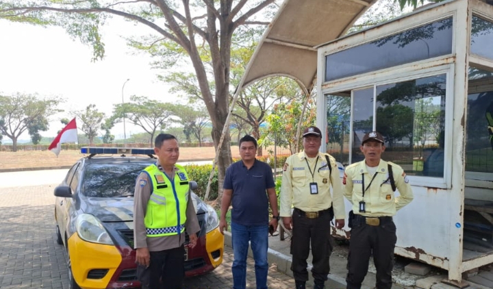 Patroli Presisi Polsek Telukjambe Barat Sampaikan Pesan Kamtibmas Kepada Security KNIC