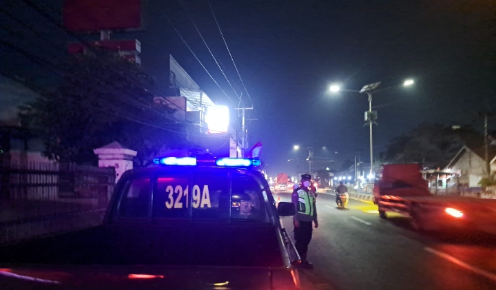 Patroli Malam Polsek Klari Pastikan Sepanjang Jalan Klari Cikampek Aman dan Kondusif