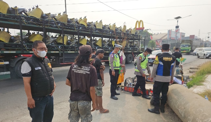 Polsek Klari Gelar Operasi Knalpot Brong, Imbau Pengendara Vespa Ekstrem Utamakan Keselamatan